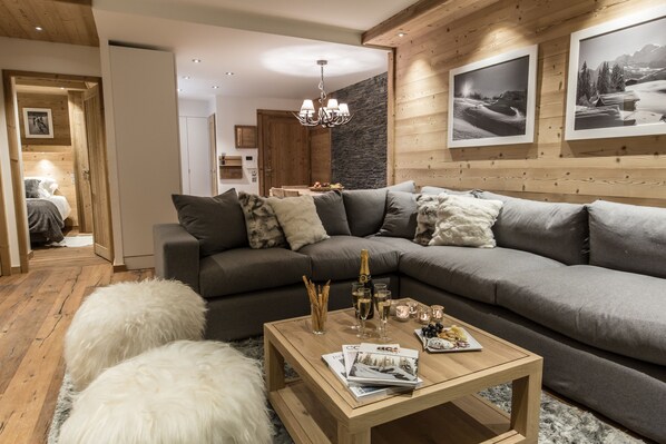 Apartment, Multiple Beds, Non Smoking | Living area