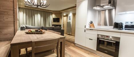 Apartment, Multiple Beds, Non Smoking | Private kitchen