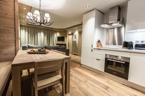 Apartment, Multiple Beds, Non Smoking | Private kitchen