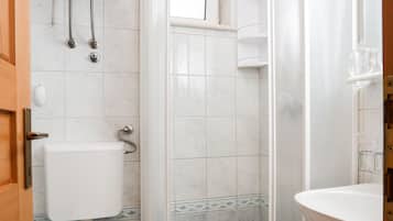 Apartment, 1 Bedroom, Balcony, City View | Bathroom | Shower, hair dryer, towels