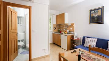 Apartamento, 1 habitación, balcón, vistas a la ciudad | Servicio de comidas en la habitación