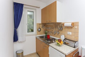 Apartment, 1 Bedroom, Balcony, City View | Private kitchenette | Fridge, electric kettle, cookware/dishes/utensils - K-Apartments (Dubrovnik)
