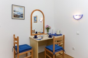 雙人或雙床房, 花園景 | 房內用餐