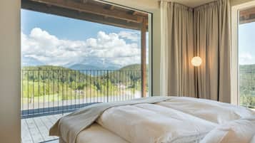 Familien-Suite, Balkon | Allergikerbettwaren, Zimmersafe, Schreibtisch, Verdunkelungsvorhänge