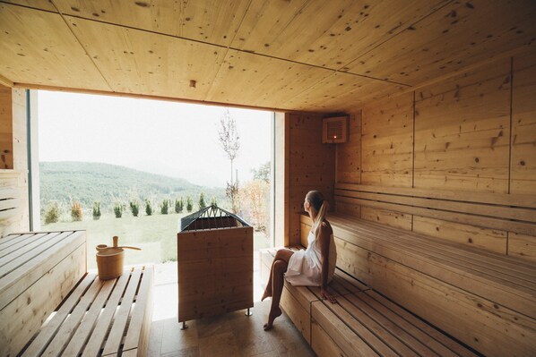 Body treatments, facials, reflexology, manicures and pedicures, massages - Hotel Am Hang (Renon)