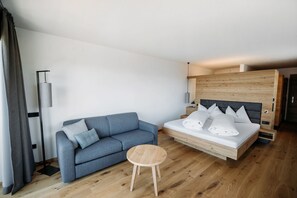 Allergitestet sengetøy, safe på rommet, skrivebord og blendingsgardiner