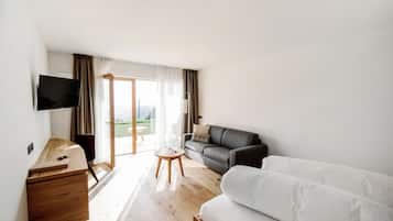 Panoramic-Doppelzimmer, Terrasse, Bergblick | Allergikerbettwaren, Zimmersafe, Schreibtisch, Verdunkelungsvorhänge