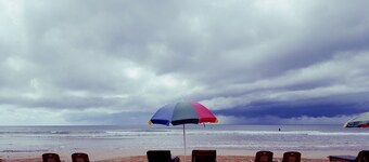 Jani Beach Resort, restaurant and surf camp