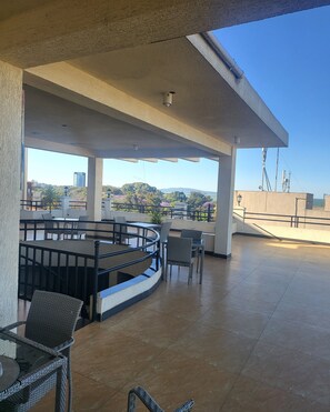 Terrace/patio - Palm Palace Hotel (Bahir Dar)