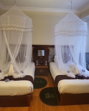 Bureau, espace de travail pour ordinateurs portables