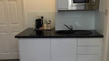 Standard Studio, Non Smoking | Private kitchenette | Fridge, microwave, stovetop, high chair