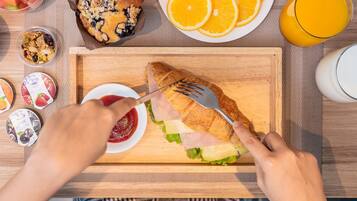 Daily continental breakfast (THB 300 per person)