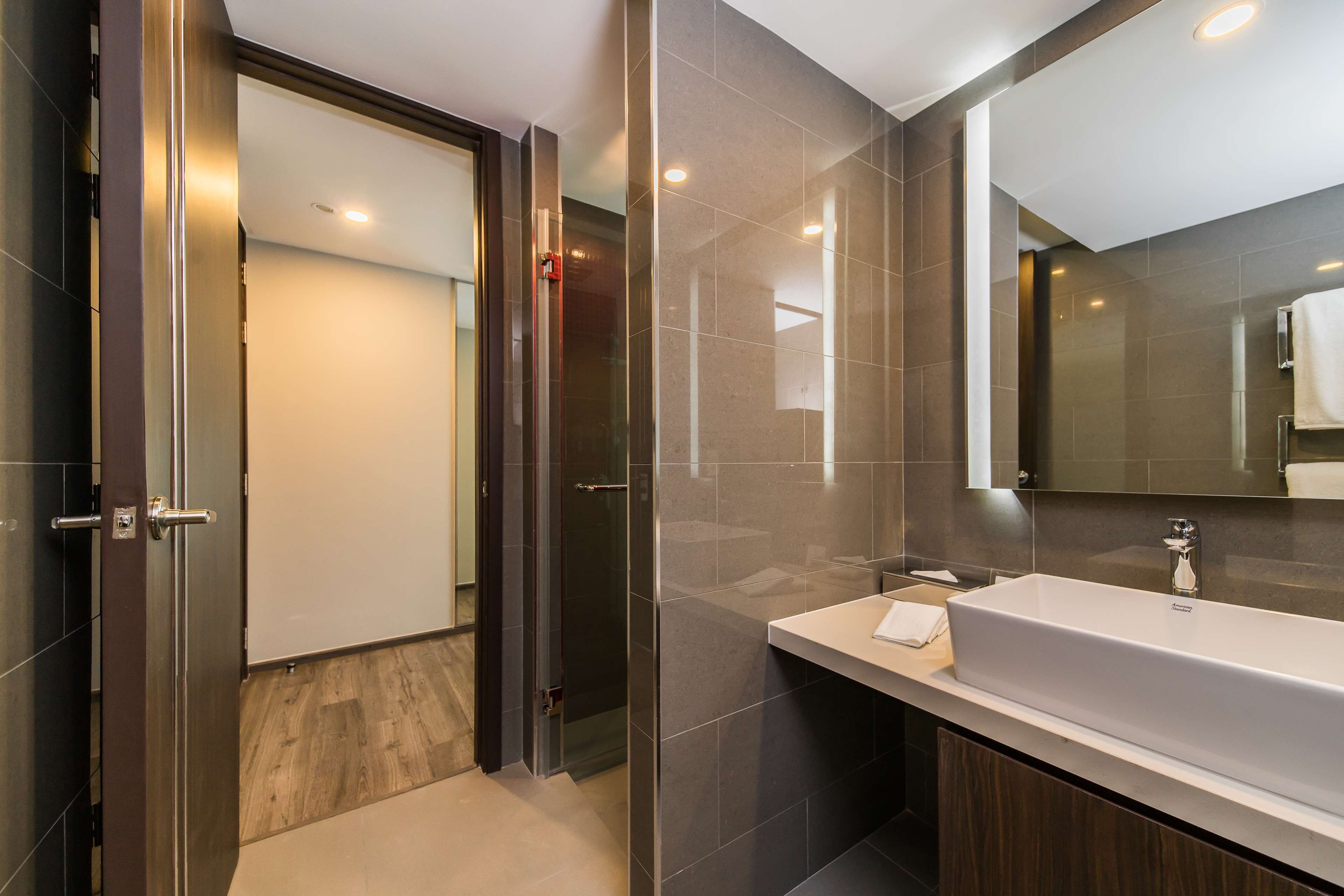 shower, rainfall showerhead, free toiletries, hair dryer