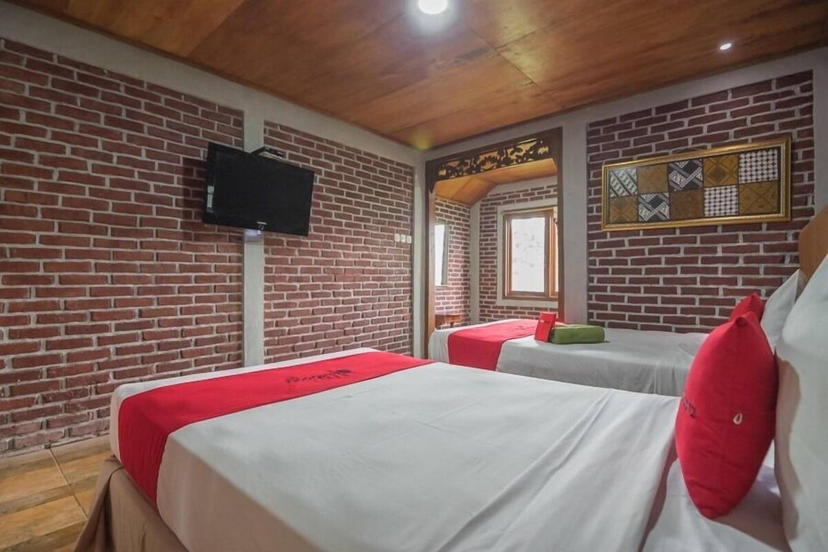 Escritorio, wifi gratis, ropa de cama