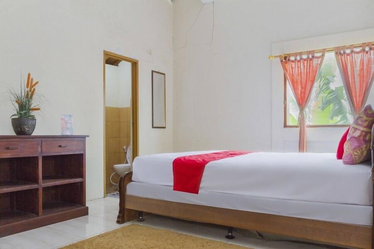 Escritorio, wifi gratis, ropa de cama