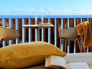 Exclusieve villa, 2 slaapkamers, uitzicht op zee | Uitzicht vanaf balkon