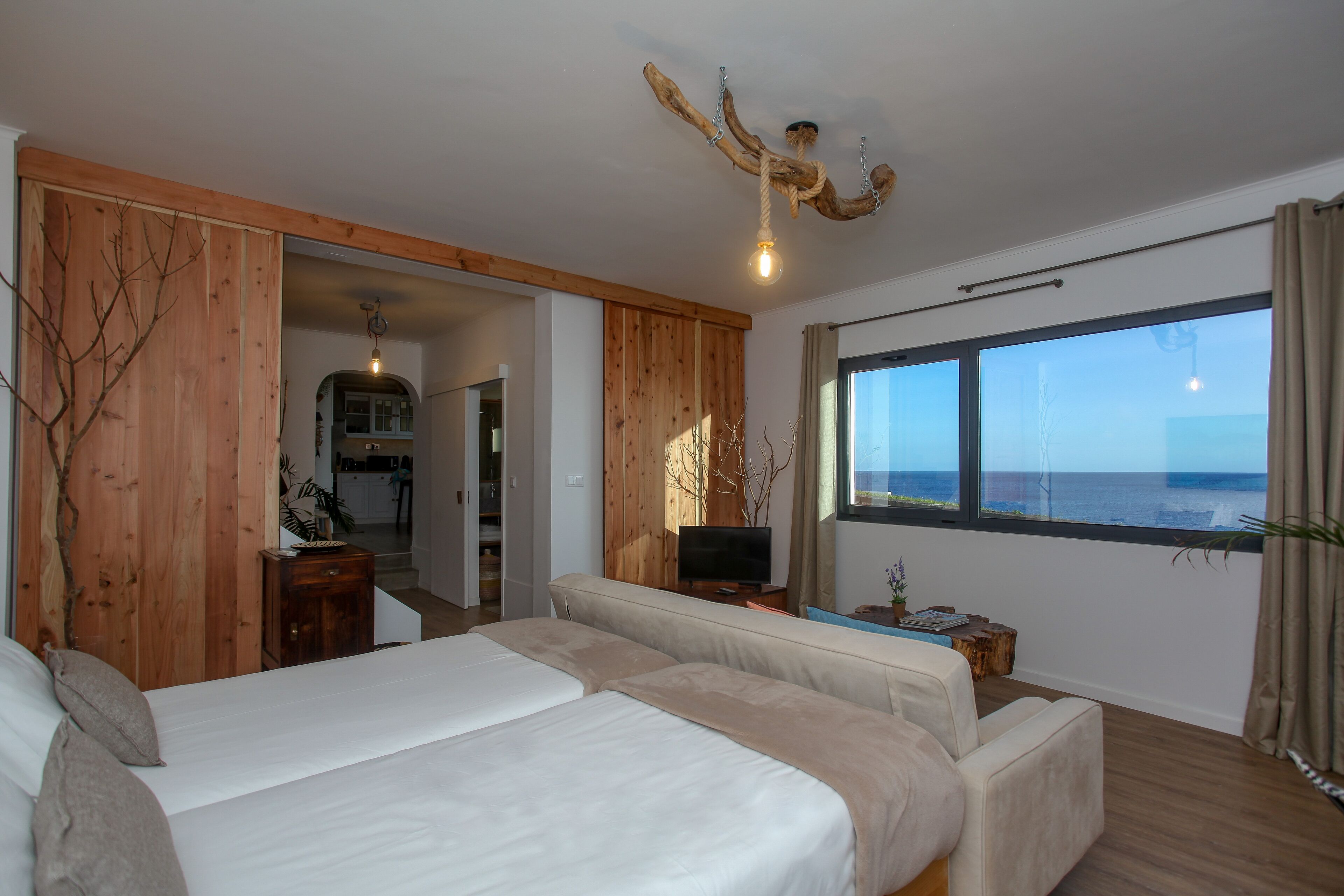 Exclusive Villa, 2 Bedrooms, Sea View | Peralatan tempat tidur hipoalergenik, peti besi dalam bilik 
