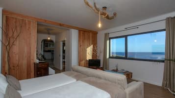 Exclusive Villa, 2 Bedrooms, Sea View | Peralatan tempat tidur hipoalergenik, peti besi dalam bilik