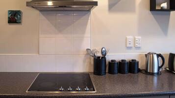 Réfrigérateur, micro-ondes, four, lave-vaisselle