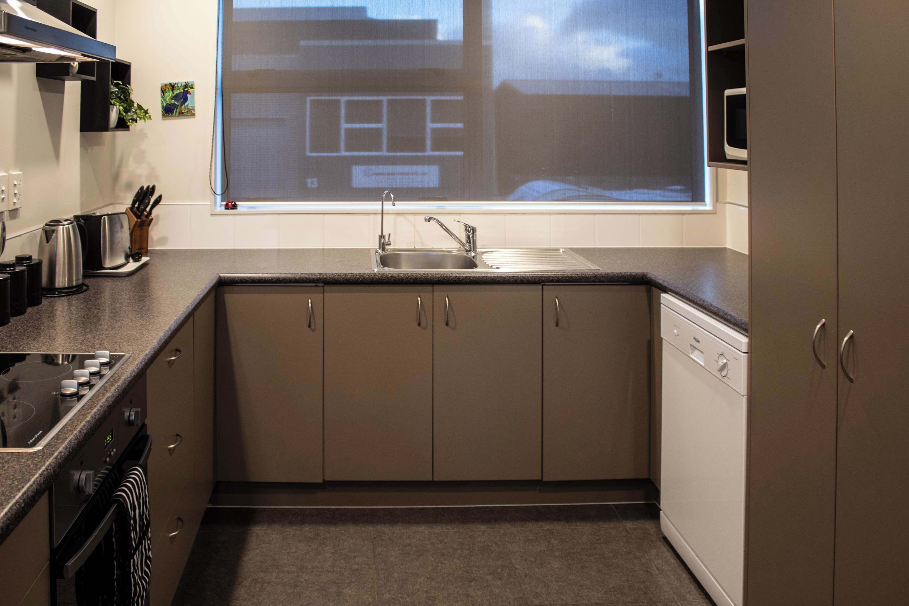 Kühlschrank, Mikrowelle, Ofen, Geschirrspüler