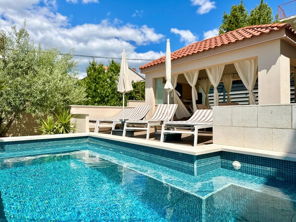 Piscine extérieure, piscine chauffée