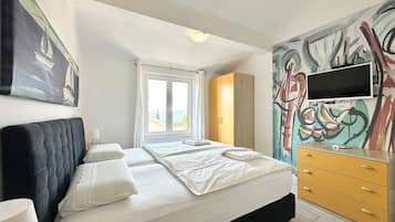 2 bedrooms, in-room safe, iron/ironing board, free WiFi
