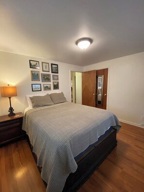 3 bedrooms, iron/ironing board, WiFi, bed sheets