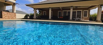 Sunflower Villa 🌻 Säker! FULLT LUFTKONDITIONERAD, Utomhuskök