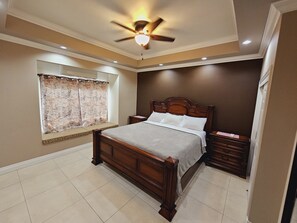 4 Schlafzimmer, Bügeleisen/Bügelbrett, WLAN, Bettwäsche