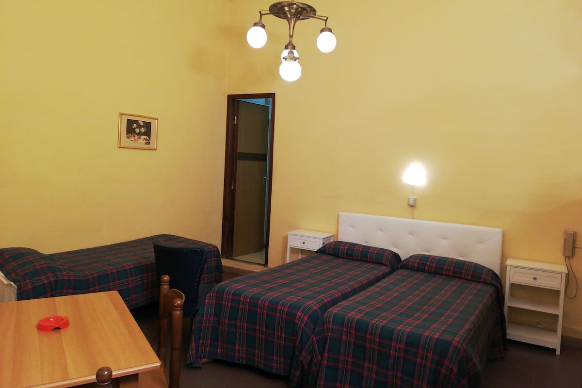 Triple Room | Premium bedding, desk, soundproofing, free cots/infant beds