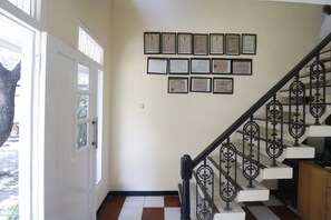 Staircase - RedDoorz @ Jalan Gatot Subroto Jakarta (Jakarta)