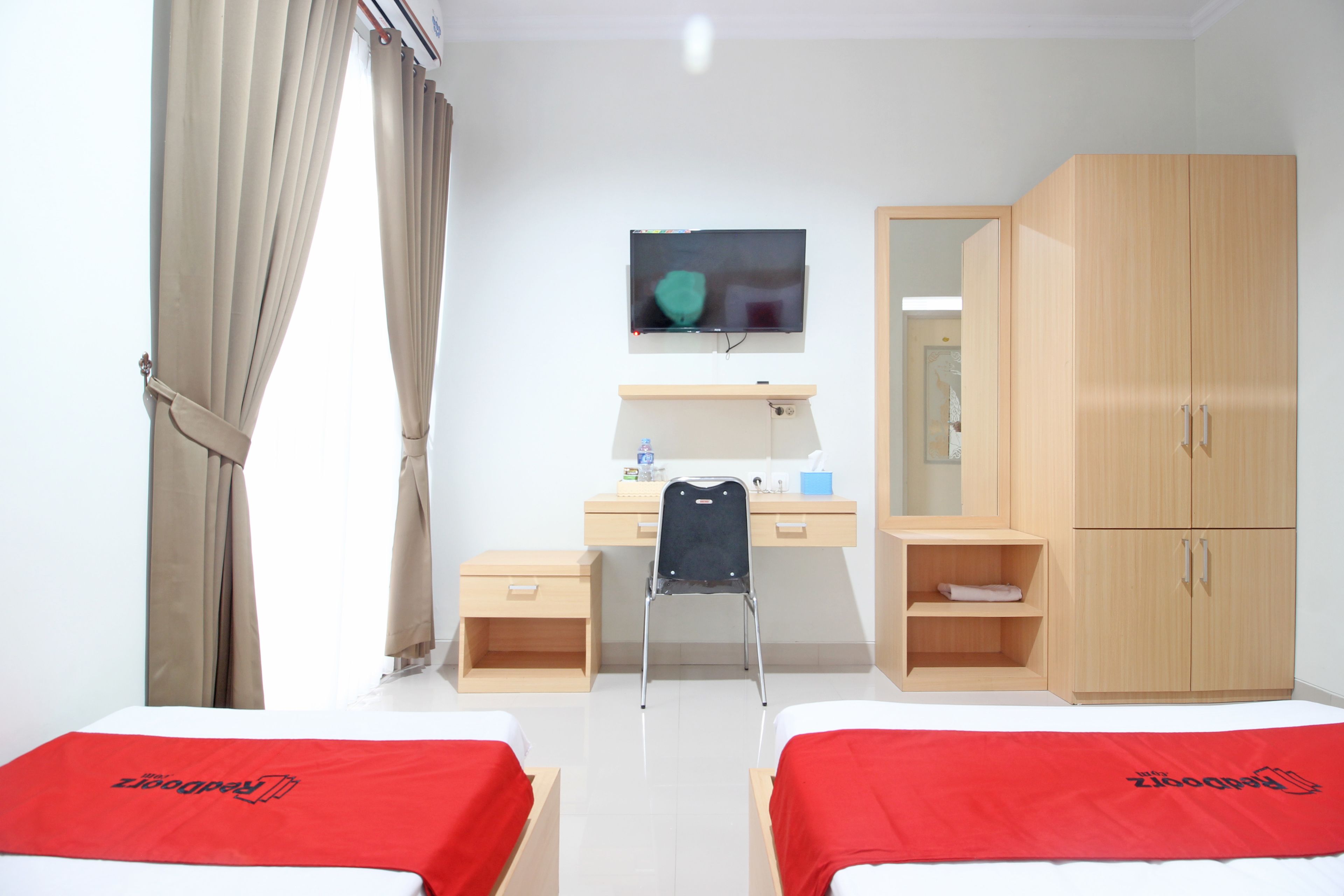 Twin Room | Desk, free WiFi, bed sheets