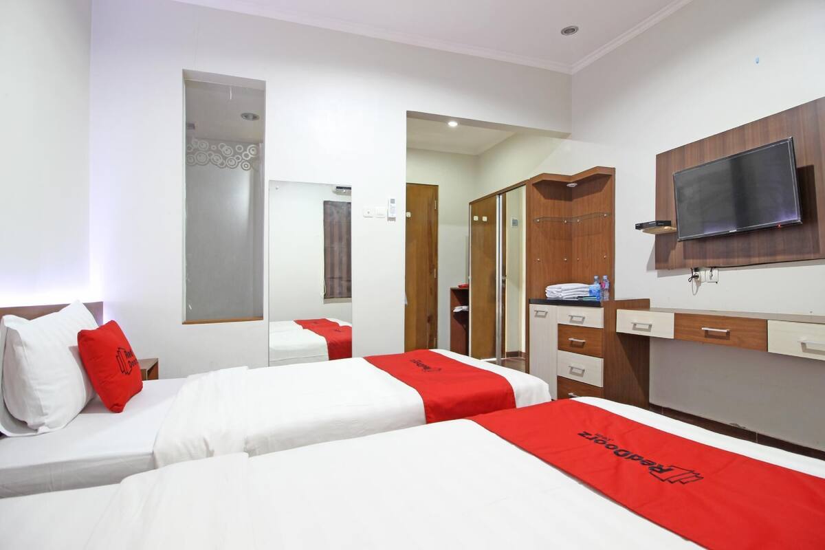 Desk, free WiFi, bed sheets