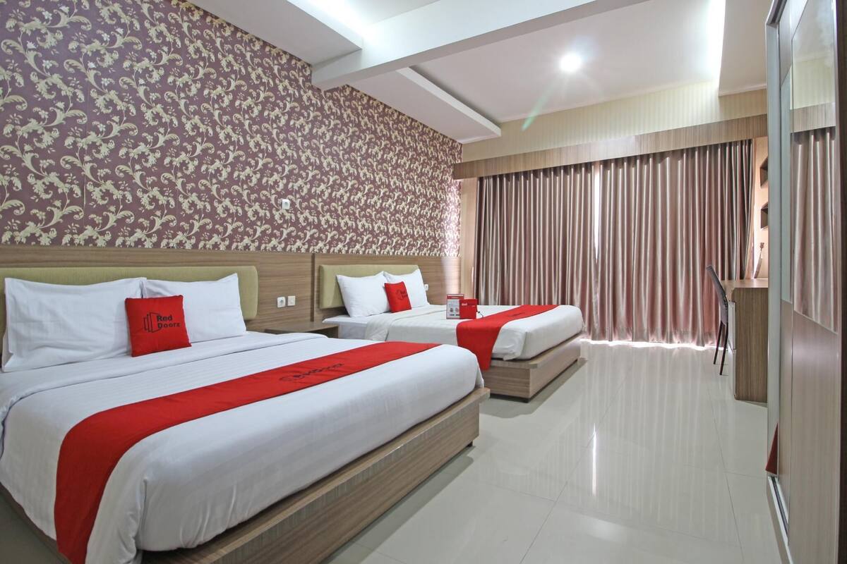 Desk, free WiFi, bed sheets