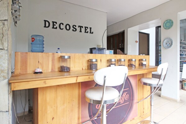 Coffee shop - RedDoorz near Jogja City Mall (Pogung Lor)