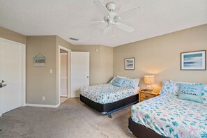 2 slaapkamers, een bureau, een strijkplank/strijkijzer, wifi