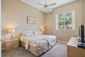 2 slaapkamers, een bureau, een strijkplank/strijkijzer, wifi