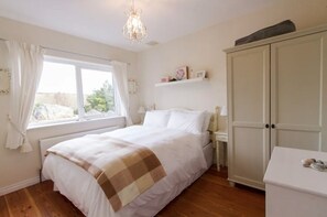 3 bedrooms, in-room safe, desk, iron/ironing board