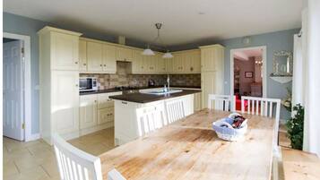 KylskÄp, mikrovÄgsugn, ugn och spishÀll