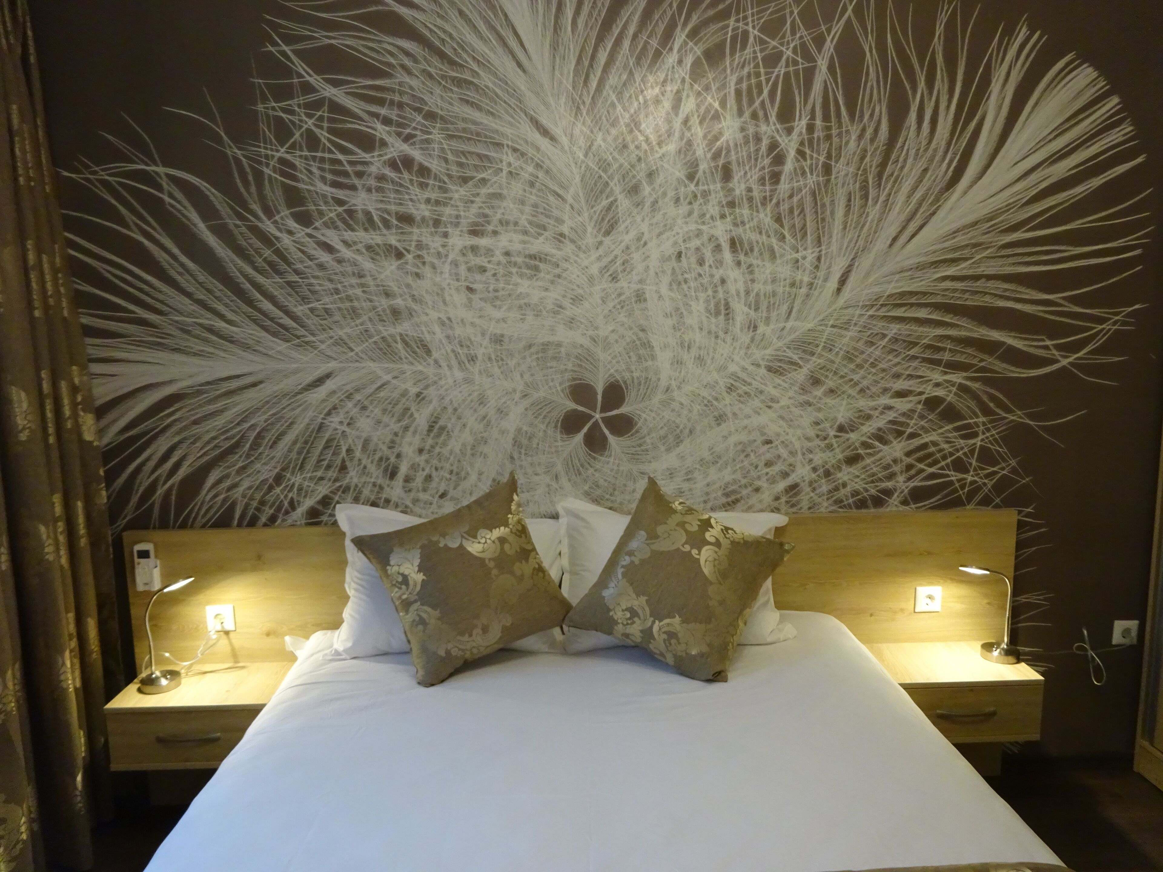 2 bedrooms, iron/ironing board, internet, bed sheets