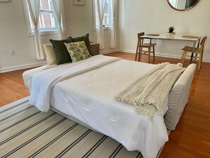 2 bedrooms, iron/ironing board, WiFi, bed sheets