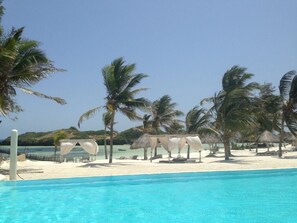 Pool - Beautiful 3 levels Villa in a private H24 security residence of 7 towers (Watamu)