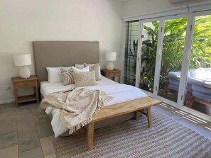 4 bedrooms, iron/ironing board, WiFi, bed sheets