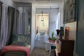 1 makuuhuone, työpöytä, silitysrauta/-lauta, Wi-Fi