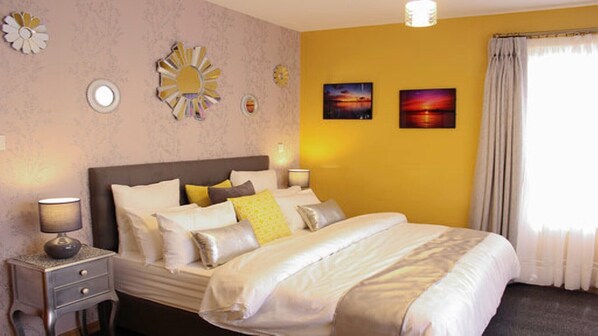4 bedrooms, iron/ironing board, WiFi, bed sheets