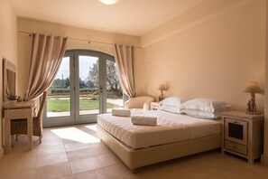 5 bedrooms, iron/ironing board, WiFi, bed sheets - Villa Gold in Petrothalassa (Porto Cheli)