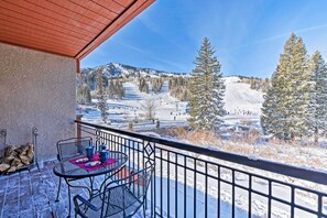 Outdoor dining - Solitude Creekside Condo - Closest to Ski Lift! (Solitude)