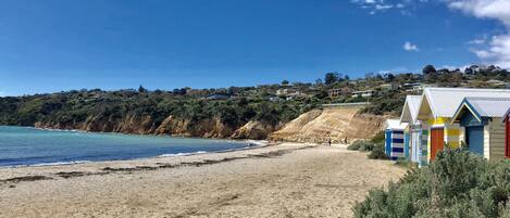Plage à proximité, chaises longues