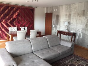 TV, stereo - Appartement Sea and Marina view: 100m from Beach (Setúbal)