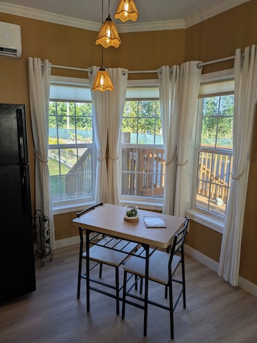 NEW-Lakefront /on 5 acres /near Lakewood Ranch / Pool / Pet Friendly 